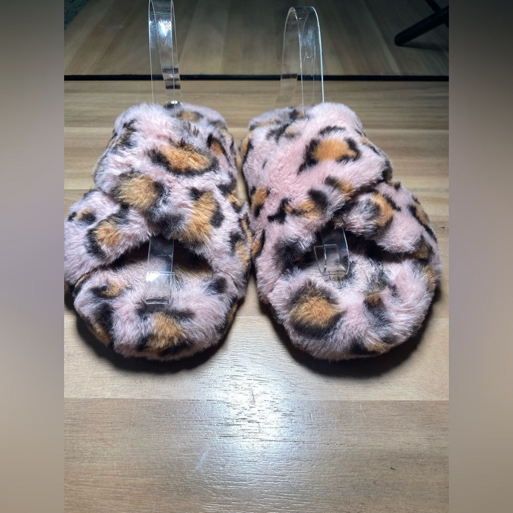 Open toed toms slippers